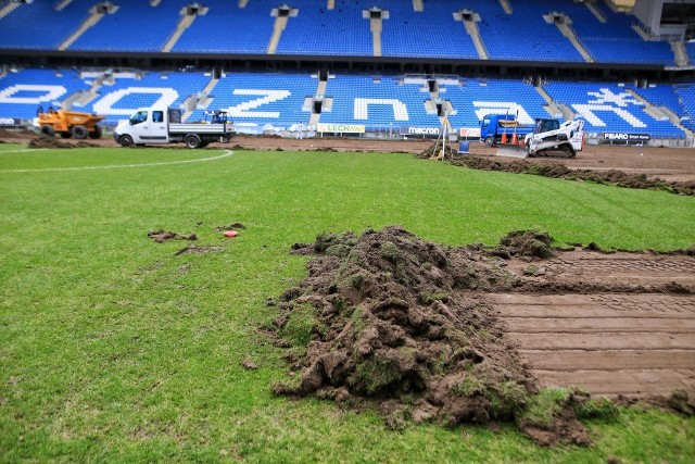 Trawa na stadionie Lecha Poznań "wytrzymała" tylko rok