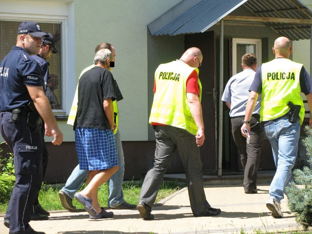 Wczoraj Grzegorz Ż. w asyście policji i prokuratorów wrócił do swojego mieszkania na wizję lokalną. Dziś prawdopodobnie zapadnie decyzja o jego tymczasowym aresztowaniu.