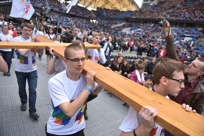 Rocznica chrztu Polski: Uroczystości na na stadionie...