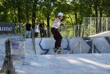 Efektowne triki na skate parku w Chrzanowie. Kwalifikacje Deskorolkowych Mistrzostw Polski 2023. Zobacz zdjęcia i wideo 