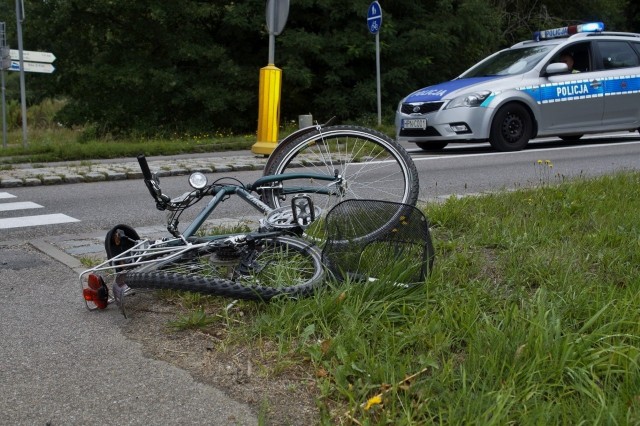 W sobotę (10 sierpnia) doszło do wypadku na trasie ze Słupska do Bruskowa Wielkiego. Rowerzysta przejeżdżając przez jezdnię został potrącony przez samochód osobowy. Poruszający się rowerem mężczyzna został odwieziony do szpitala. Uczestnicy wypadku byli trzeźwi. 