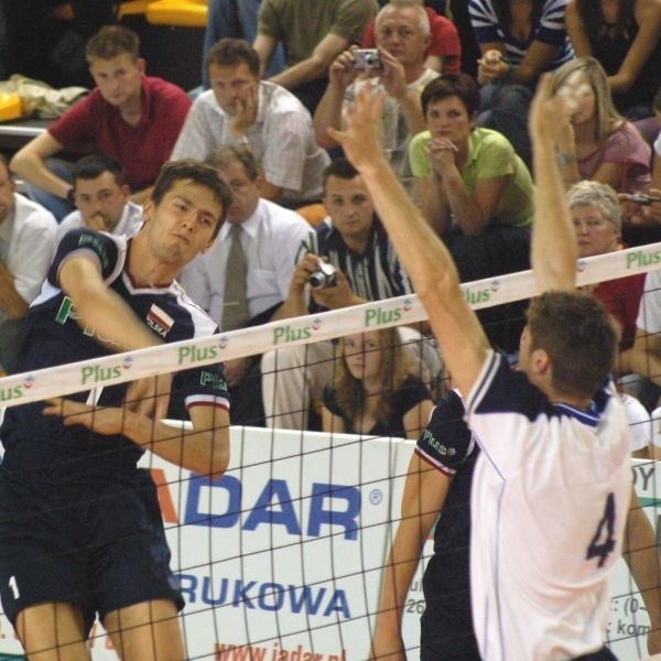 Bartosz Gawryszewski (w ataku), środkowy Jadaru Radom, zagrał w zwycięskim meczu z gospodarzami Uniwersjady.