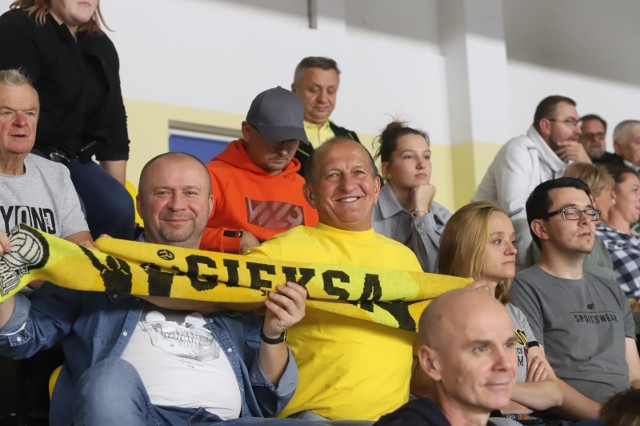 Siatkarze GKS Katowice sprawili ogromną niespodziankę pokonując Asseco Resovię i dostarczając wiele radości swoim kibicom    Zobacz kolejne zdjęcia. Przesuwaj zdjęcia w prawo - naciśnij strzałkę lub przycisk NASTĘPNE
