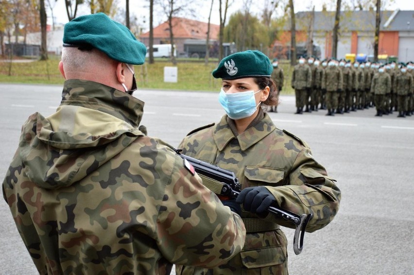 Opolscy rekruci otrzymali broń.