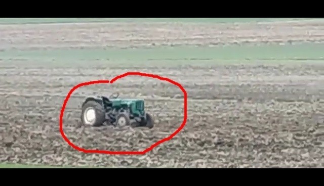 Krasnystaw: Po polu jeździł ciągnik bez kierowcy. Gonił go pijany rolnik. Zobacz wideo