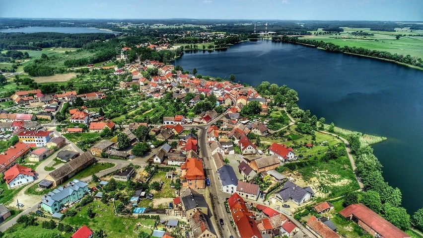 Lubuskie z kwotą 305,32 zł przypadającą na jednego...