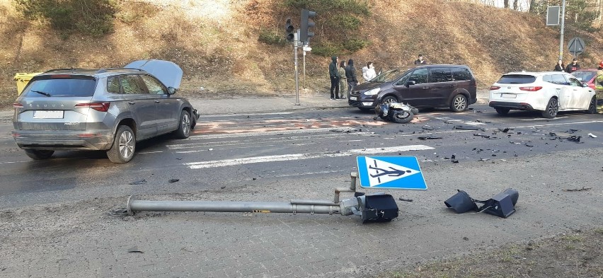 Groźny wypadek na ulicy Spacerowej w Gdańsku. Motocyklista w...
