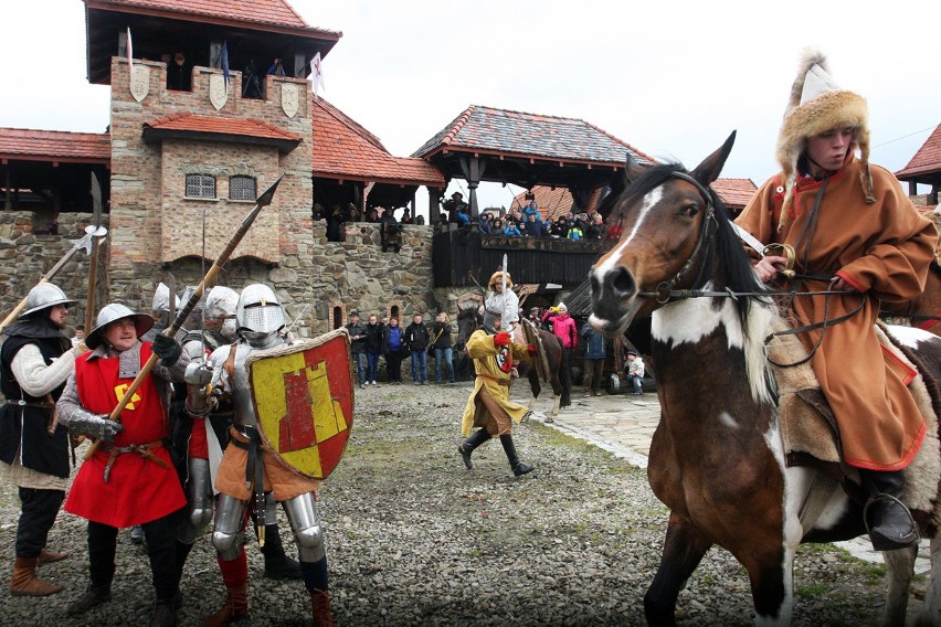 GRYBÓW. Warownia Bolka Gniewnego obroniona przed Tatarami [ZDJĘCIA, WIDEO]