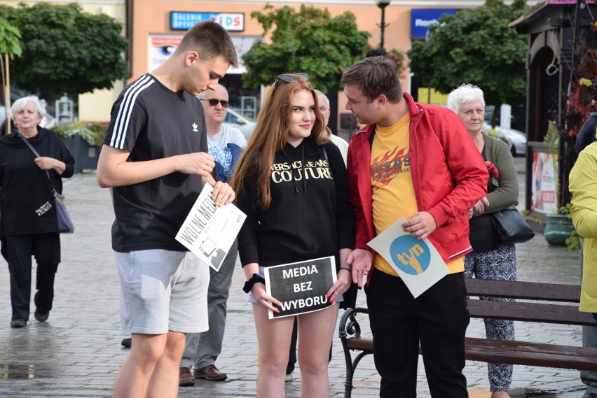 Na Rynku w Inowrocławiu odbyła się akcja protestacyjna w...