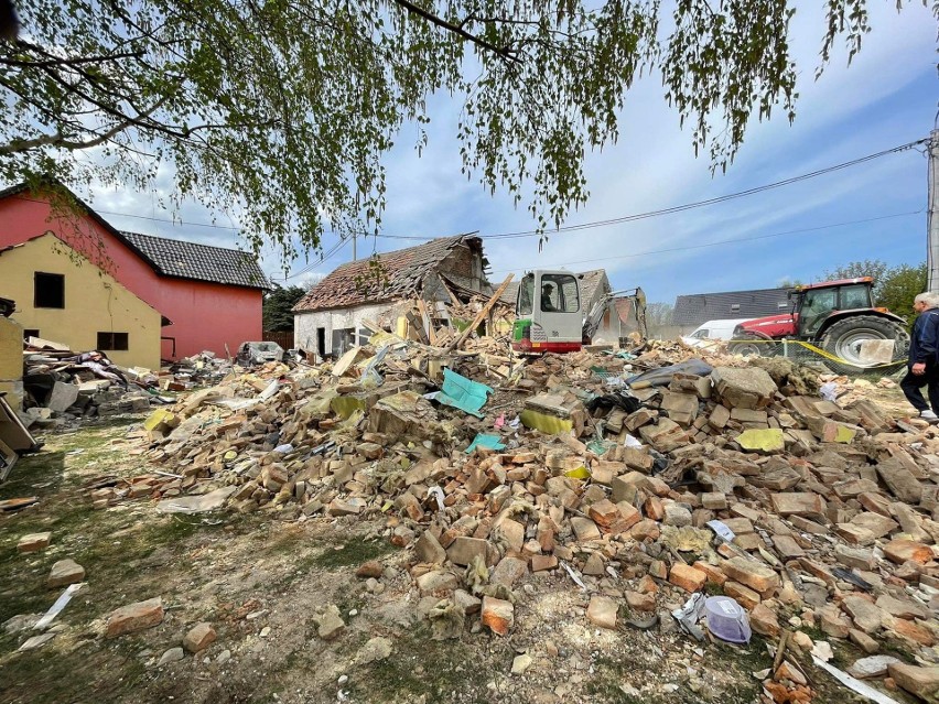 Po wybuchu w Ożarach ruszyła zbiórka. Możemy pomóc rodzinie odzyskać dom! [ZDJĘCIA]