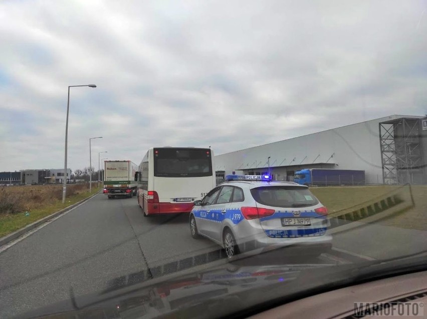 Niebezpiecznie hamowanie autobusu miejskiego MZK Opole na...