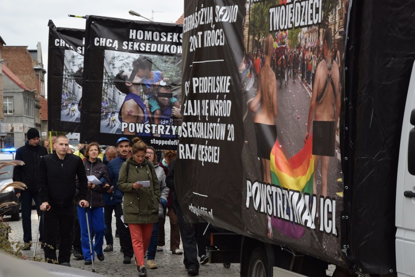 Za marszem równości ulicami Zielonej Góry przeszedł marsz jego przeciwników. Dlaczego wzięli udział w kontrmanifestacji?