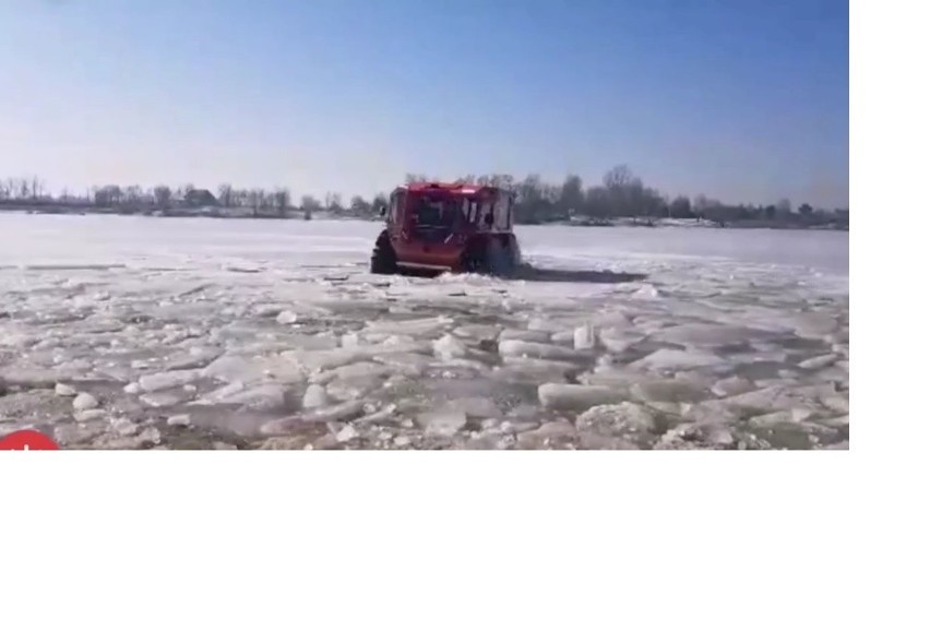 Małopolscy strażacy testowali rosyjski pojazd do zadań specjalnych. "Sherpowi" nie groźne rwące rzeki i mokradła [ZDJĘCIA]