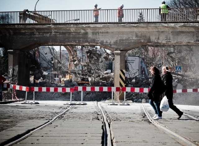 Tak jeszcze wyglądał wiadukt nad Arkońską w grudniu 2011.