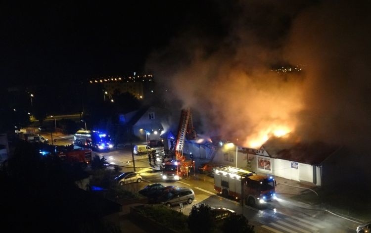 Ulica Zagórna w ogniu, płonęły pawilony handlowe (zdjęcia)