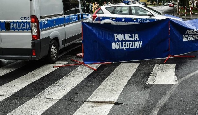 21-latka przechodziła przez przejście dla pieszych. Potrącił ją kierowca renault.