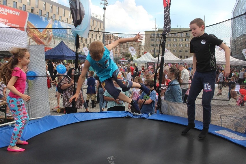 3 czerwca Dzień Dziecka na rynku w Katowicach. Będą gry w gumę, klasy i 10. tys. klocków PROGRAM