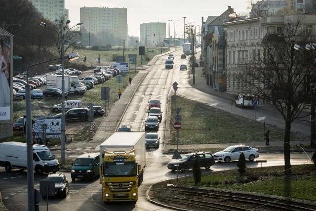 W listopadzie 2018 roku podpisana została umowa na przebudowę ulicy Kujawskiej w Bydgoszczy. Inwestycja ma zostać oddana do użytku pod koniec 2020 roku.Przypominamy, jak wkrótce zmieni się ulica Kujawska w Bydgoszczy! Szczegóły inwestycji przedstawiamy na kolejnych slajdach >>>