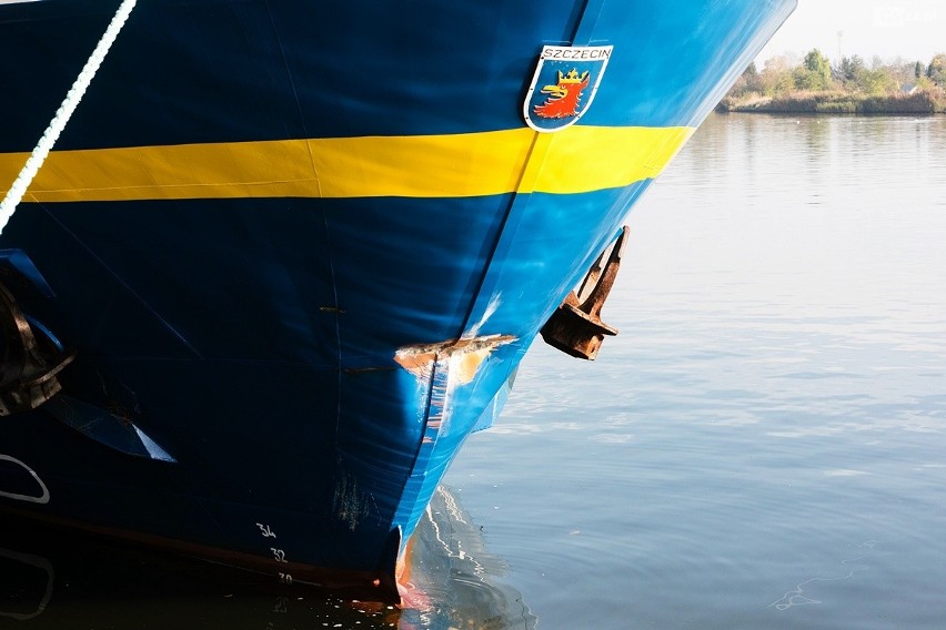 Nawigator XXI uderzył w nabrzeże wojskowe w Świnoujściu. Uszkodzony, samodzielnie wrócił do portu