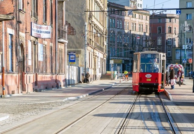 W najbliższych dniach ul. Katowicka powinna zostać w końcu dopuszczona do ruchu dla samochodów.