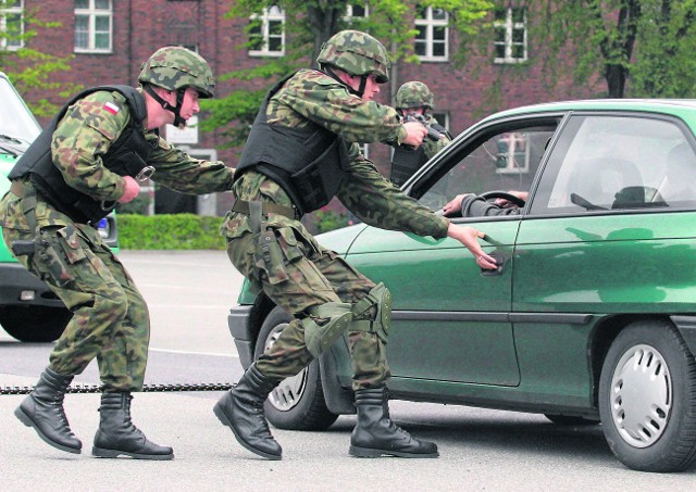 Wojsko wciela, ale zazwyczaj płaci