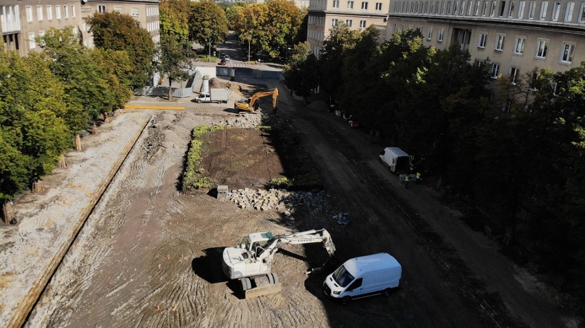 Kraków. Aleja Róż już bez betonowej płyty. Trwają prace nad rewitalizacją "serca" Nowej Huty ZDJĘCIA