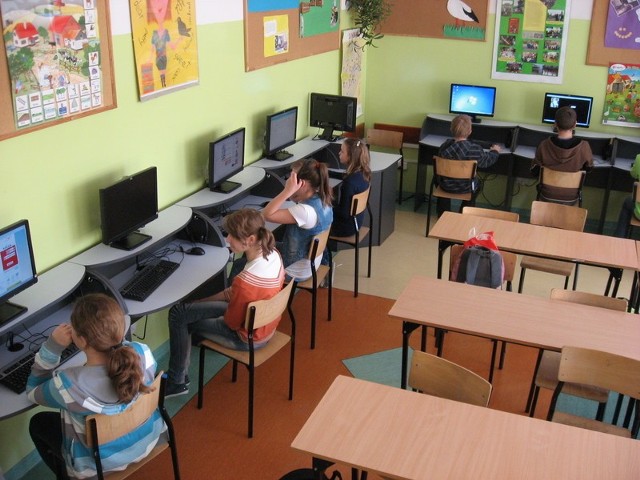 Nowoczesne technologie nie są obce uczniom ZPO w Morawicy. Mogą oni korzystać między innymi ze świetnie wyposażonej pracowni komputerowej.