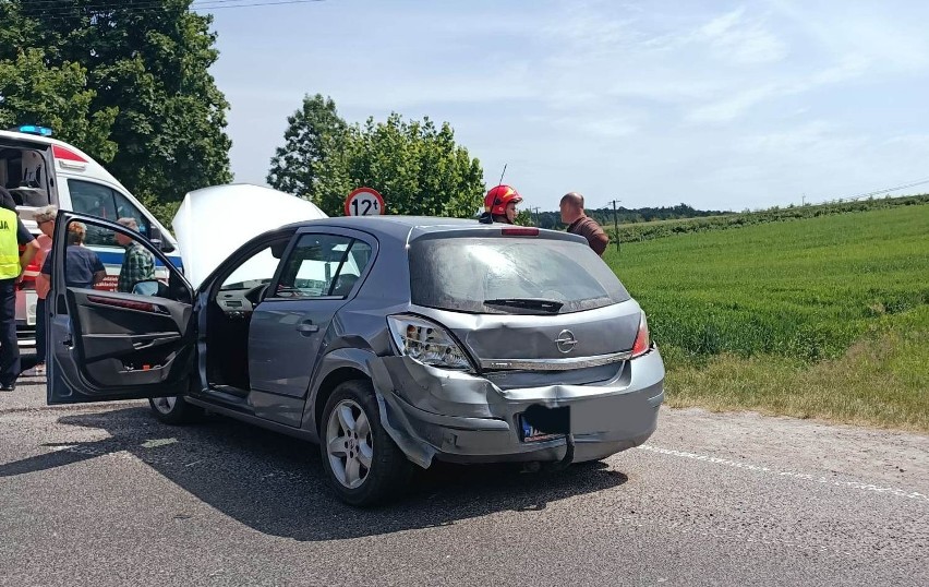 Wypadek na drodze krajowej 79 w Walentynowie w gminie Lipsko. Po zderzeniu dwóch osobówek jedna osoba ranna