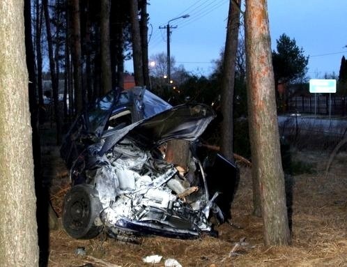 Straszny wypadek w Kolonii Piaski! Nie żyje młody kierowca (nowe fakty i zdjęcia)