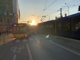 Wypadek przy Dworcu Głównym. Zderzenie autobusu miejskiego z tramwajem