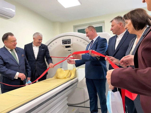 Marszałek Adam Struzik wraz z radnym Sejmiku Leszkiem Przybytniakiem przekazali tomograf komputerowy dla szpitala w Nowym Mieście nad Pilicą.