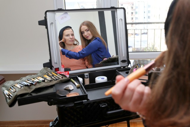 Anika Maciorowska jest właścicielką firmy Mobilna Makeupistka. Oprócz makijażu, oferuje swoim klientkom również indywidualne szkolenia.
