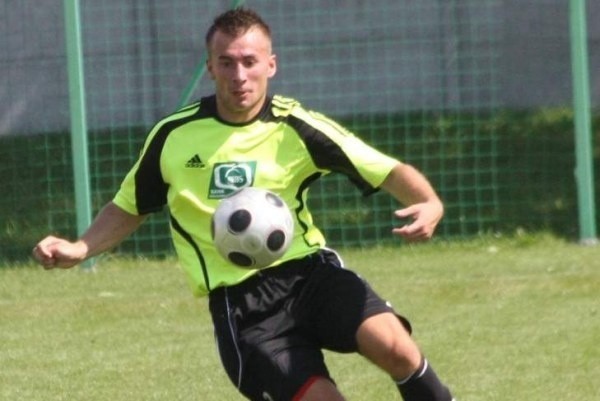 Wśród testowanych jest Łukasz Janczarek. Jesienią w barwach zespołu z Leśnicy zdobył on 13 goli i jest wiceliderem klasyfikacji strzelców III ligi opolsko-śląskiej.