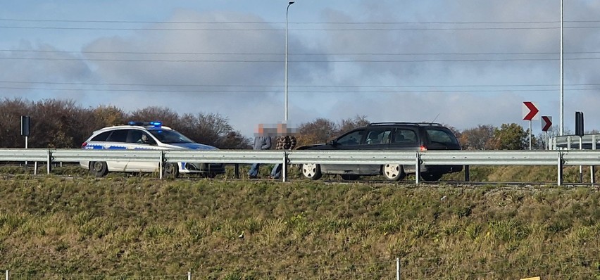 Kierowca stracił panowanie nad samochodem na drodze S6 w Koszalinie [ZDJĘCIA]