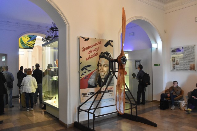 Na odwiedzających czeka ponad 300 eksponatów, przybliżających nieznaną historię sosnowieckiego lotnictwa. Zobacz kolejne zdjęcia. Przesuwaj zdjęcia w prawo - naciśnij strzałkę lub przycisk NASTĘPNE