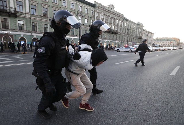 W Rosji trwa mobilizacja, jednak jak informuje ISW, rosyjskie ministerstwo obrony nie ma nad nią kontroli. W wielu miastach Rosji dochodzi do protestów, które są brutalnie pacyfikowane.