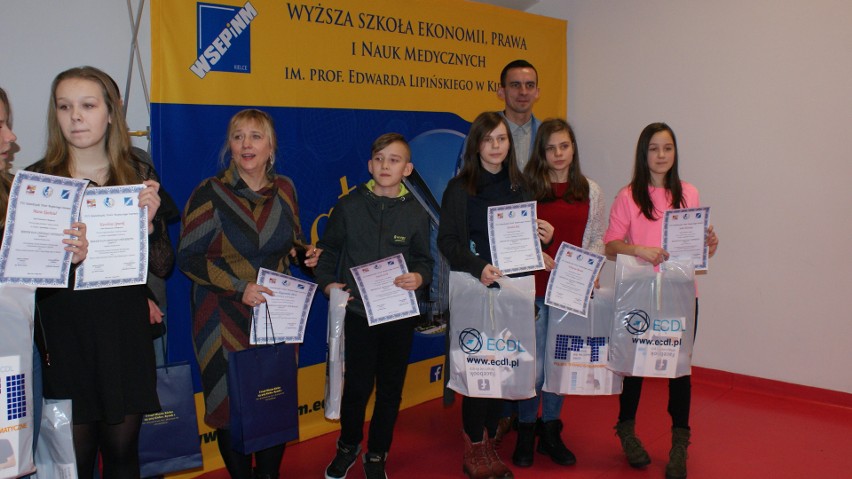 Oni wiedzą jak bezpiecznie korzystać z internetu! Uczniowie ze Szkoły Podstawowej w Kłucku zdobyli wyróżnienie w Kielcach 
