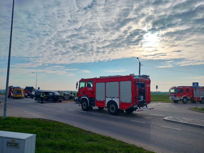7 osób rannych po zderzeniu auta z busem pod Pruszczem Gdańskim. Użyto śmigłowca ratunkowego!