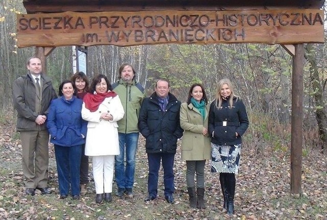 Goście z Portugalii pod przewodnictwem nadleśniczego Przemysława Jakubińskiego zwiedzili daleszyckie lasy.
