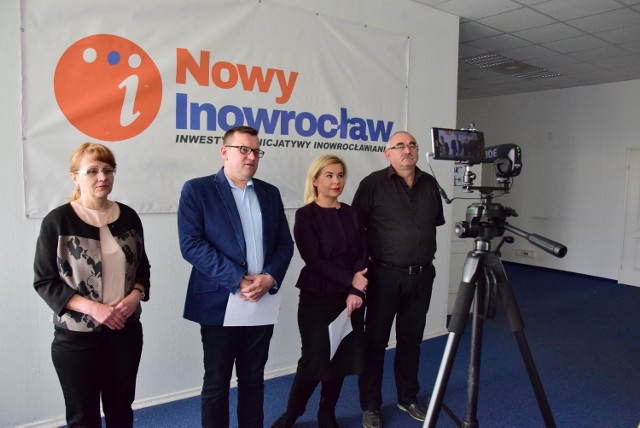 Marcin Wroński ze swoimi współpracownikami z Ruchu "Nowy Inowrocław".