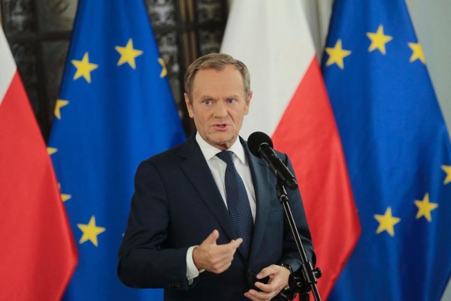 Przewodniczący Platformy Obywatelskiej Donald Tusk otrzymał zaproszenie do programu telewizyjnego, w którym miałby wziąć udział także premier Mateusz Morawiecki. Szef PO odmówił.