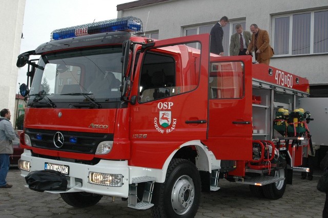 Strażacy z OSP Gorzów Śląski 9 lat temu dostali Mercedesa Atego.