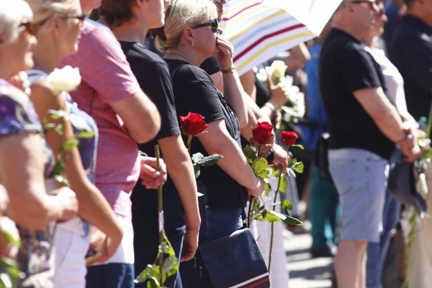 Pogrzeb Kory [ZDJĘCIA] Artystka spoczęła na Cmentarzu Wojskowym na Powązkach w Warszawie