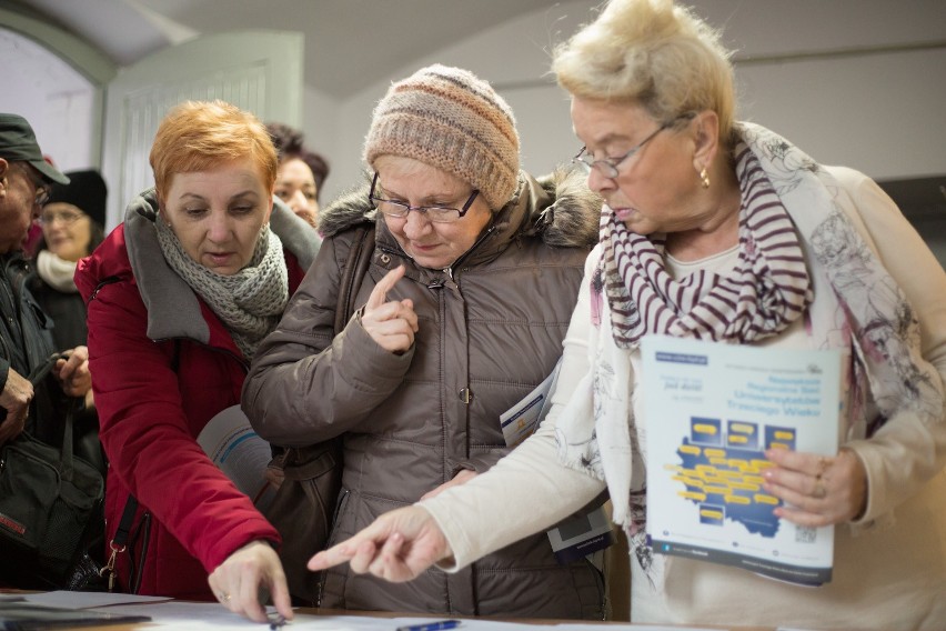 Tłumy na zajęciach dla seniorów [zdjęcia, wideo]