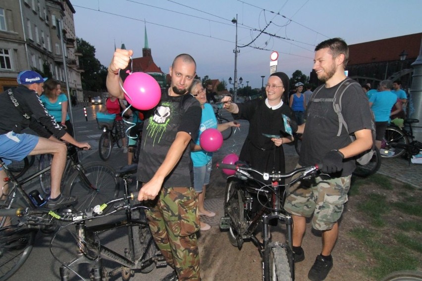  Masa Krytyczna: 300 rowerzystów przejechało wieczorem ulicami miasta