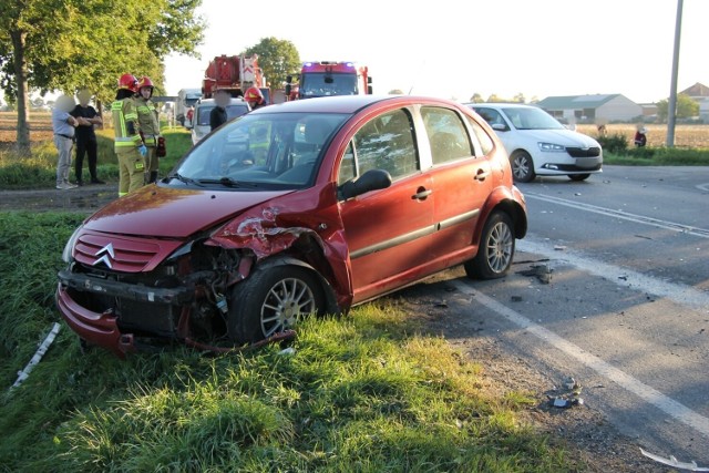 W piątek, 8 października, w godzinach popołudniowych doszło do wypadku w Wolenicach na drodze krajowej nr 15. Zobacz zdjęcia z miejsca zdarzenia --->