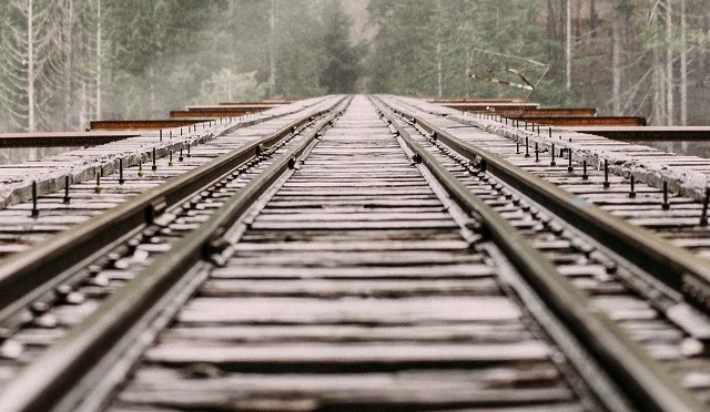 W zderzeniu dwóch pociągów na linii Kędzierzyn-Baborów zginęło na miejscu prawie 60 osób, kolejne zmarły w szpitalu.