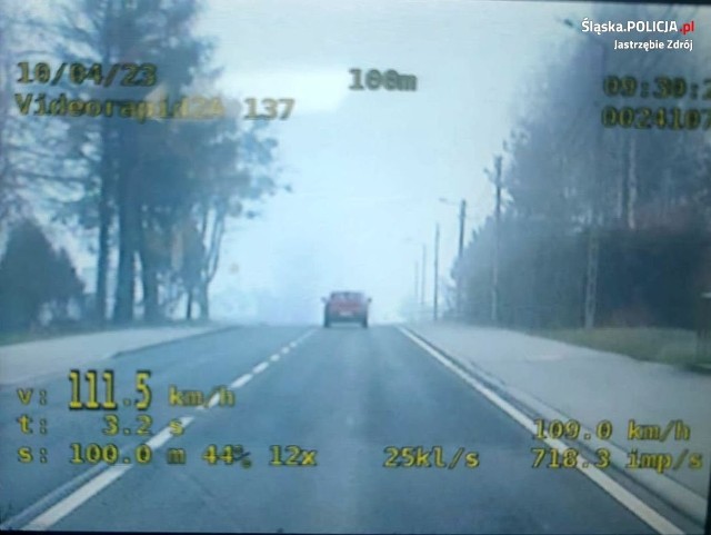 Policjanci z Jastrzębia-Zdroju zatrzymali kierowcę, który znacznie przekroczył prędkość. Pośpiech będzie go sporo kosztował