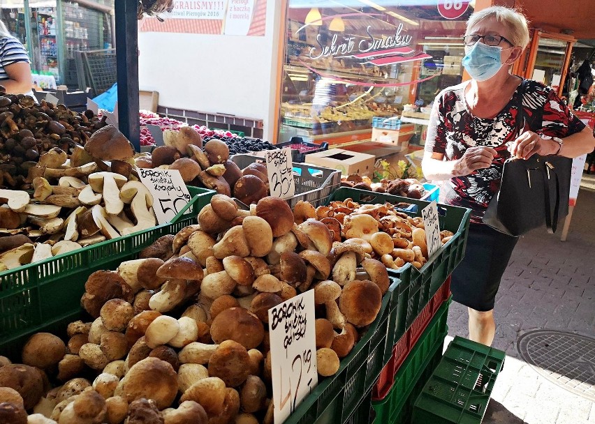 Wysyp grzybów na krakowskich placach targowych. Sprawdziliśmy ceny  [ZDJĘCIA]