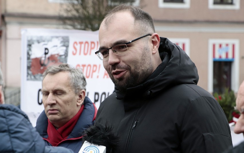 Wśród uczestników manifestacji byli poseł Krzysztof Szczucki...